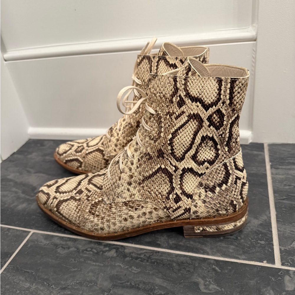 Freda Salvador Leather Ankle boots — size 9